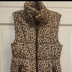 Cheetah puffer vest like new